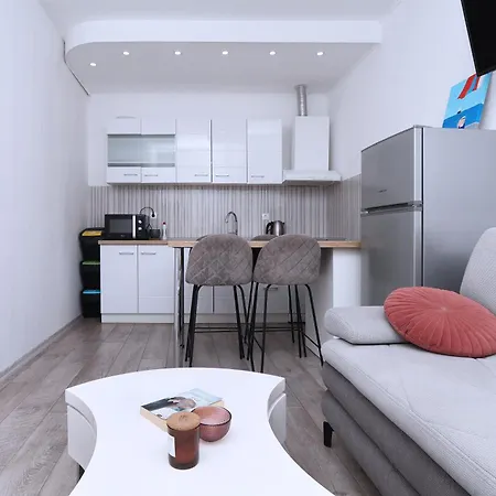 Flamingo Apartment