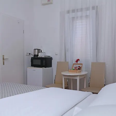 Flamingo * Μακάρσκα