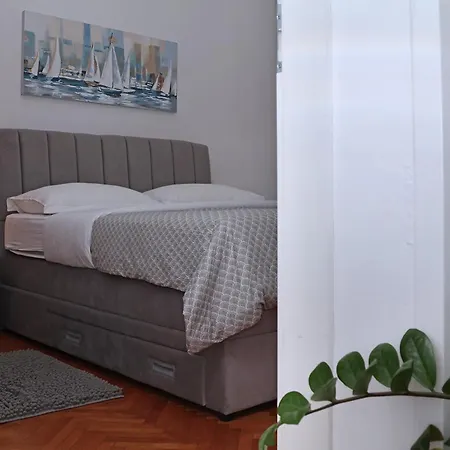 Flamingo Apartment *