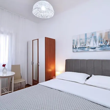 Flamingo מאקרסקה