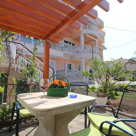 Flamingo * Makarská